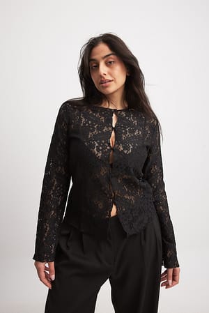 Haut boutonné en dentelle