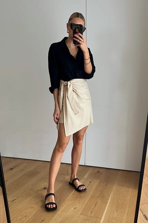 Beige Miniskørt med lag