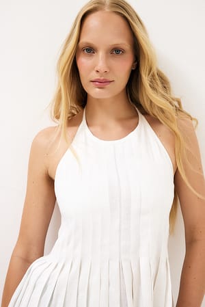 White Neckholder-Top aus Leinenmischung mit Falten