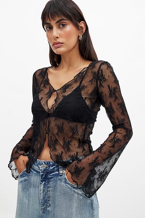 Top de encaje con botones y manga larga