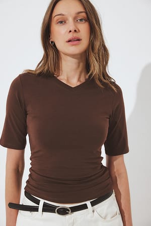 Brown T-Shirt mit längeren Ärmeln