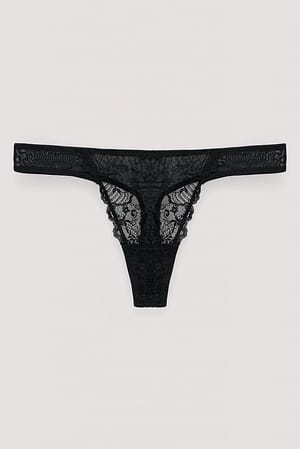 String classique en dentelle taille moyenne