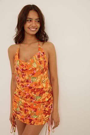 Minikjole med halterneck