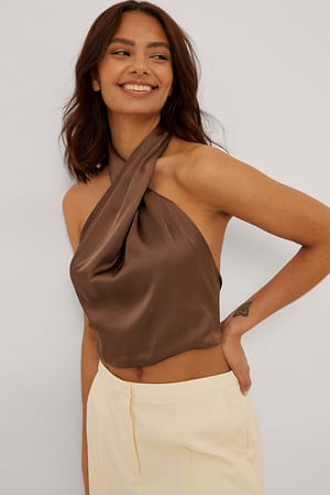 Brown Recyceltes Satin-Oberteil mit Twist vorne