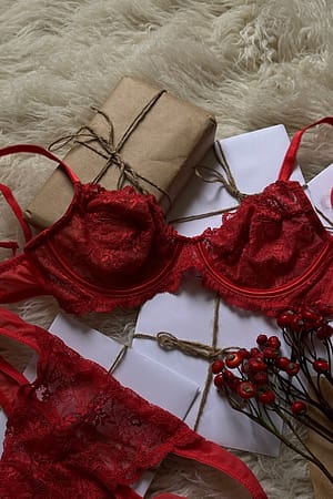 Mid Rise Classic Lace Thong