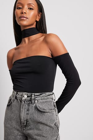 Black Off-shoulder top met chokerdetail