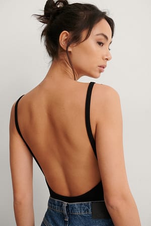 Black Ribbad body med djup rygg