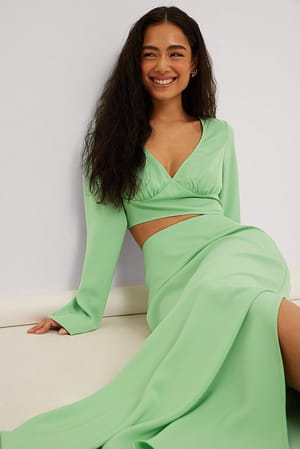 Bluse med dyb V-hals