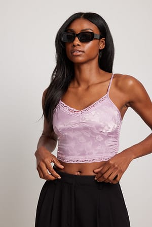 Satin-Unterhemd mit Spitzendetail