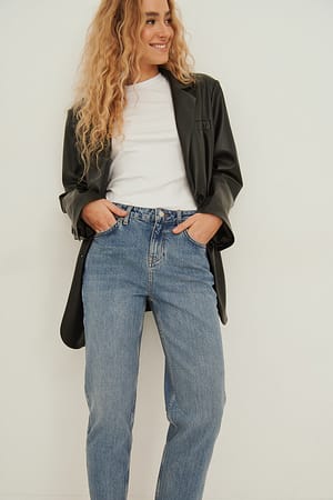 Raka jeans med medelhög midja