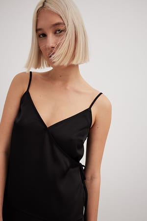 Überlappendes Satin-Singlet