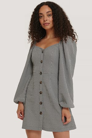 Kjole Med Pufærmer Og Knapper