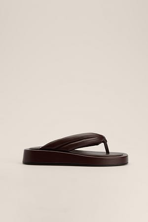 Dark Brown Kviltede sandaler