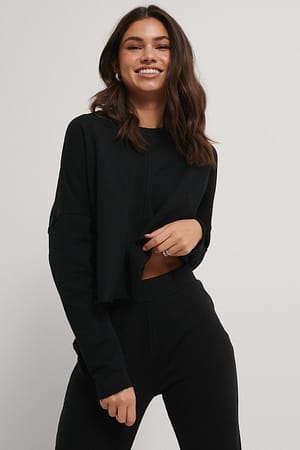 Kort genser med rå kant