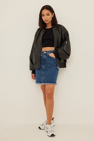 Denim minikjol med rå kant