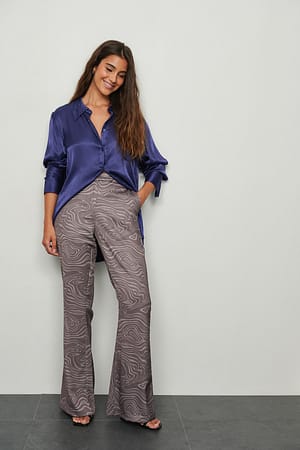 Pantalon de costume recyclé évasé en satin