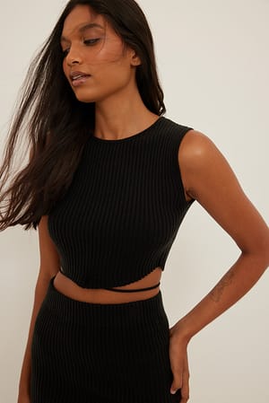 Black Ribbestrikket topp med stroppedetalj