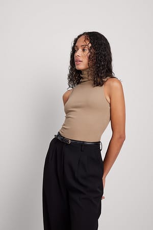 Haut sans manches à col roulé