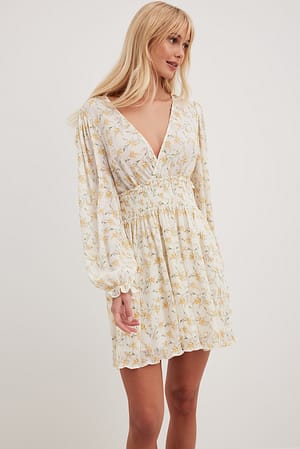 Strukturiertes Kleid mit Smock-Taille