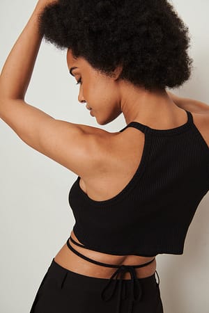 Haut côtelé à bretelles torsadées
