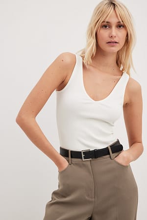 Organisk ribbetopp med V-hals