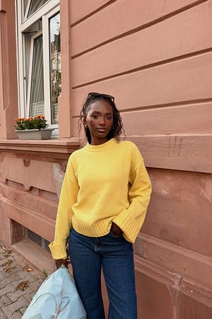 Dusty Yellow Jersey de punto con manga doblada