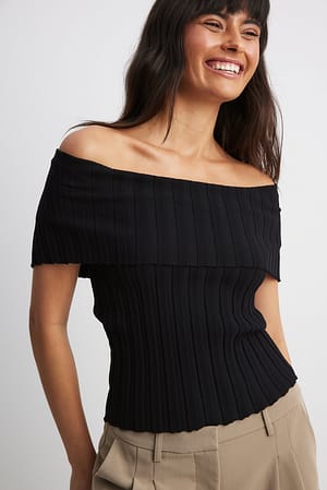Black Top de punto de hombros descubiertos