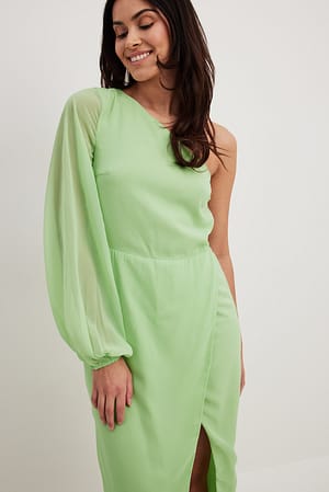 Maxikjole i chiffon med én skulder