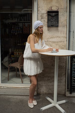 White One-Shoulder-Minikleid