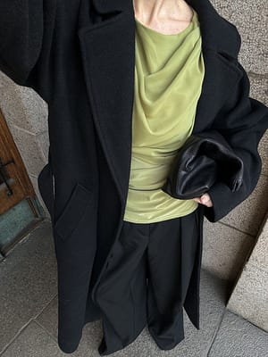 Green Cape-Top mit offenem Rücken