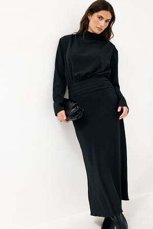Black Maxi-kjole med åbent rygstykke og lange ærmer