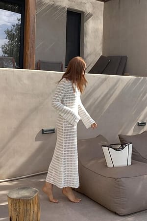 Robe longue structurée en maille crochetée
