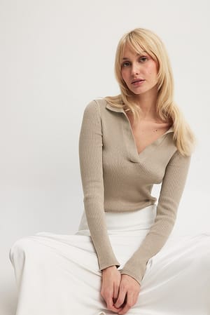 Strikketopp med piké-krage og lange ermer