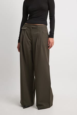 Pantalones sueltos con bolsillo de tiro medio