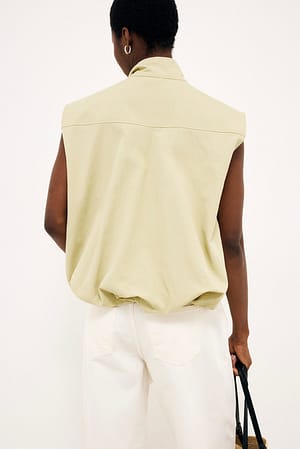 Image 2 of 6