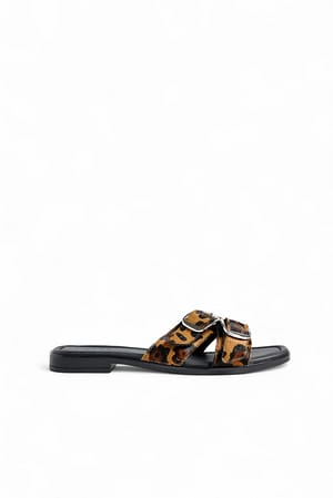 Leopard Sliders i læder med print og krydsede stropper