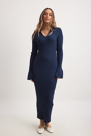 Vestido acanalado de punto con mangas de campana