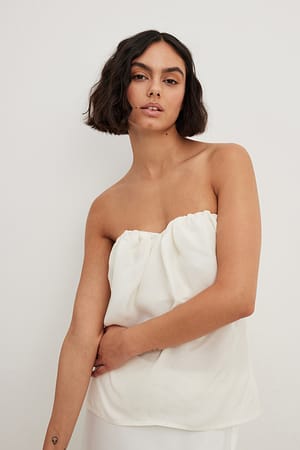 White Top de escote corazón con volantes