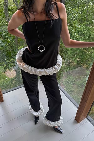 Black Top con volantes