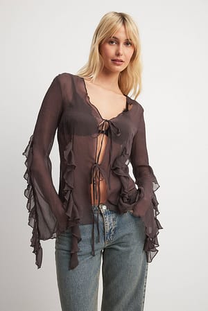 Blouse nouée à volants