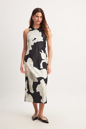 Midikleid aus Satin mit offenem Rücken