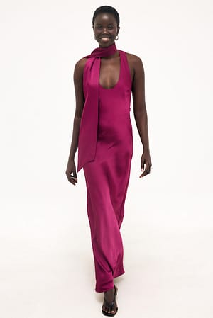 Fuchsia Pink Vestido maxi de satén con escote redondo y pañuelo