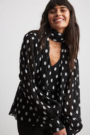 Bluse i chiffon med skjerfdetaljer
