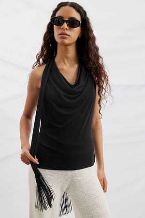 Black Haltertop van modal met sjaal en kwastjes