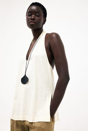 Cream Top halter con escote redondo
