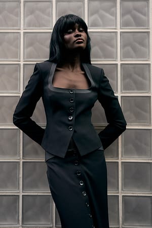 Black Tætsiddende blazer med rund halsudskæring