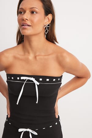 Top de tubo con detalle de costuras