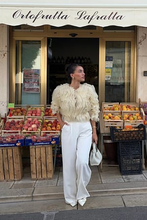 Vævet bluse med flæsedetalje