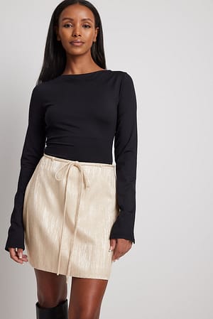 Skinnende minikjole med knytedetaljer