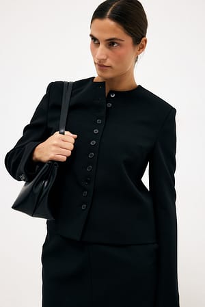Black Blazer court à boutons boxy
